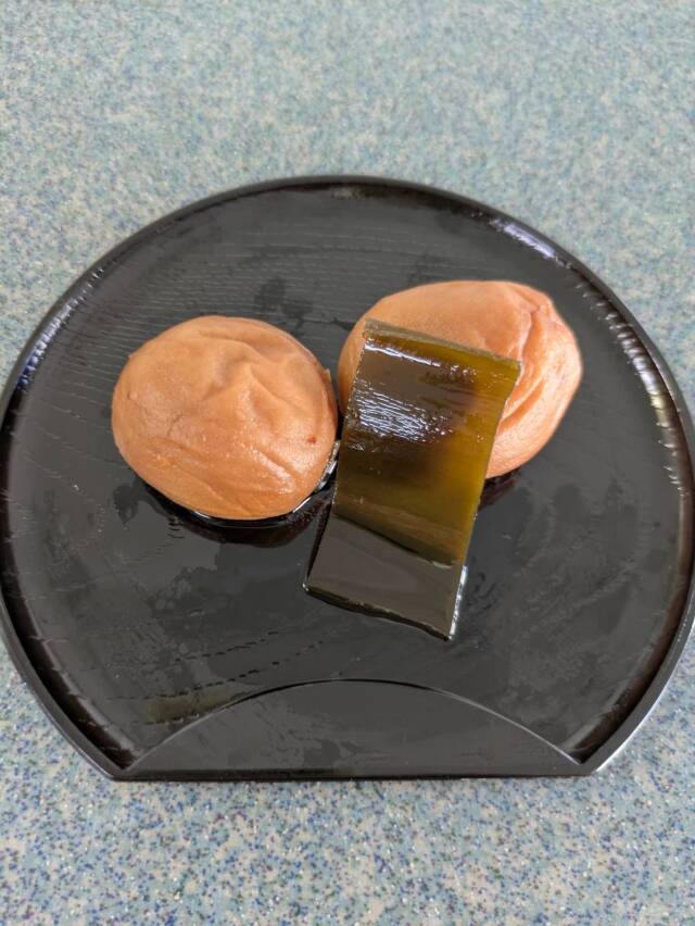 こんぶ梅２粒